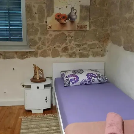 Leptir Hébergement de vacances Drniš
