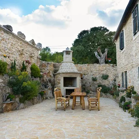 Leptir Hébergement de vacances Drniš