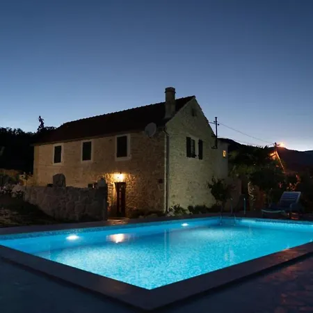 Leptir Hébergement de vacances